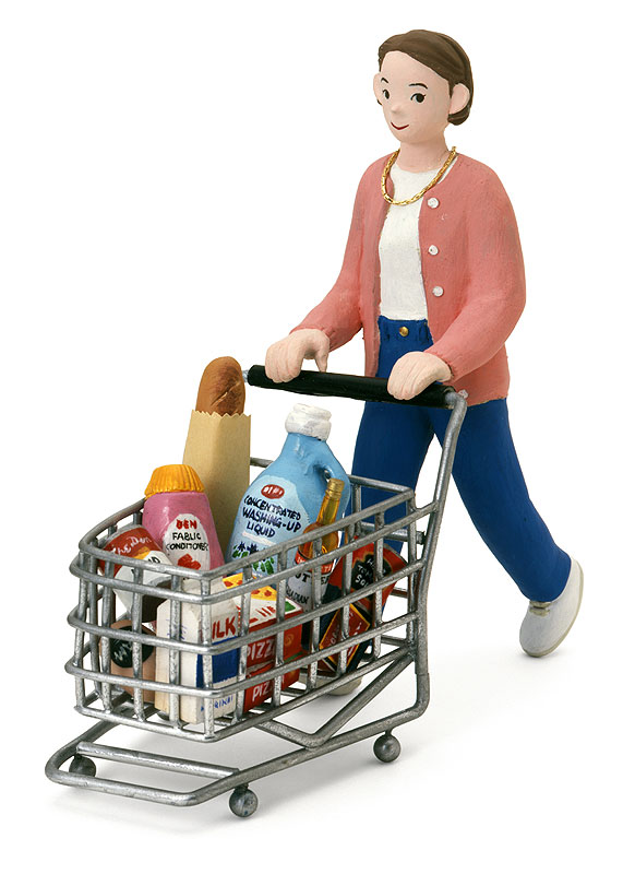 伝陽一郎　スーパーで日用品の買い物をする賢い消費者女性イラスト