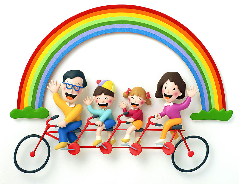 赤い自転車家族画像 虹の下で４人乗りの赤い自転車に乗るファミリーのイラスト