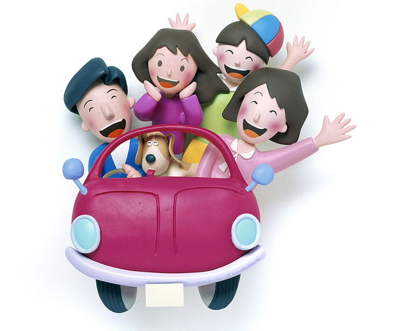 ドライブ家族イラスト　赤い車のオープンカーに乗ってドライブする家族ファミリーイラスト