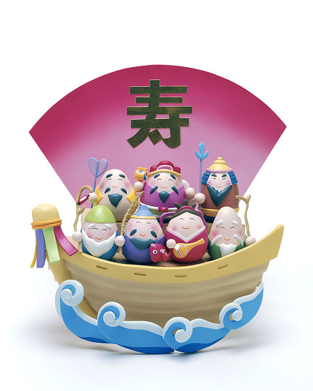おめでたい寿の舟七福神イラスト　扇型の「寿」文字がある七福神のキャラクターイラスト