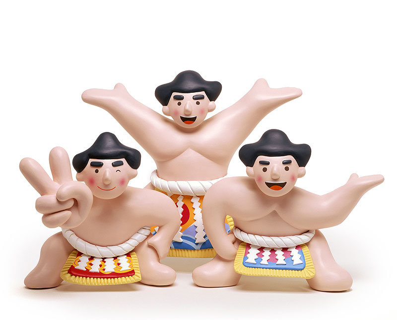 日本の文化相撲イラスト　元気にポーズをとる相撲取り3人イラスト