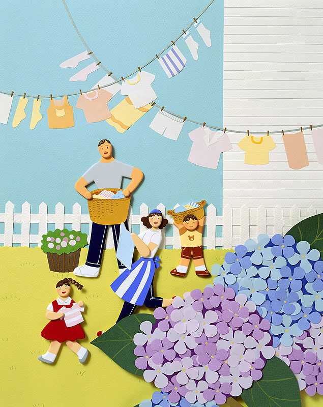 ファミリーイラスト　紫陽花と梅雨の晴れ間に洗濯物を干す家族