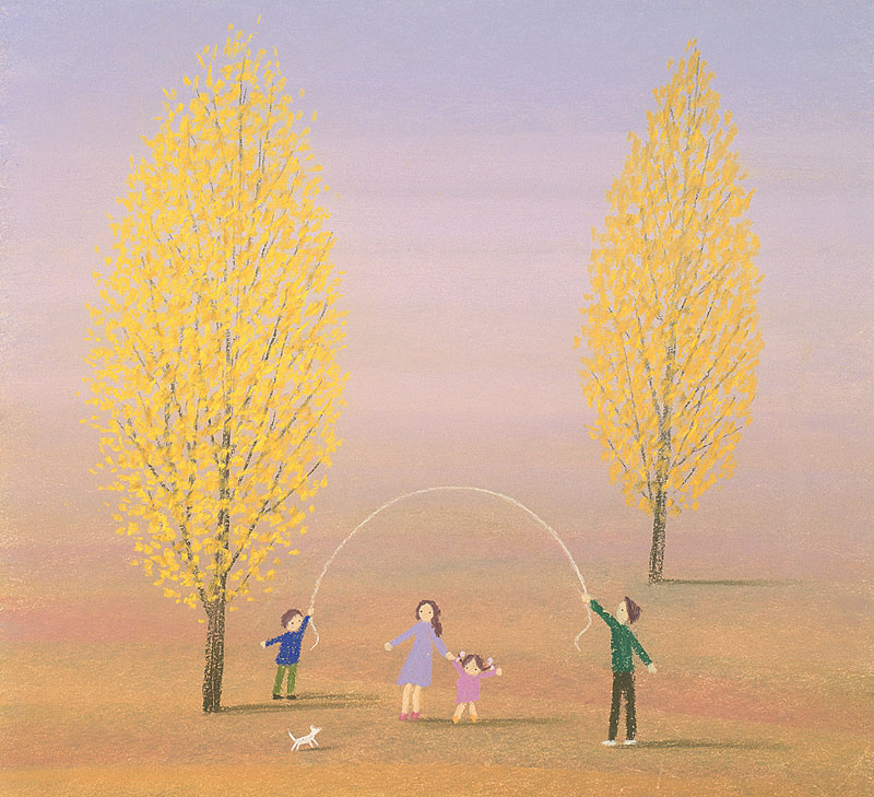 今成敏夫　黄金色に染まる秋の木の下で縄跳びをする家族の風景イラスト
