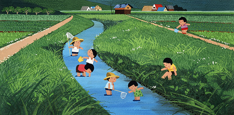 農村の用水路で水遊びをする子供たち