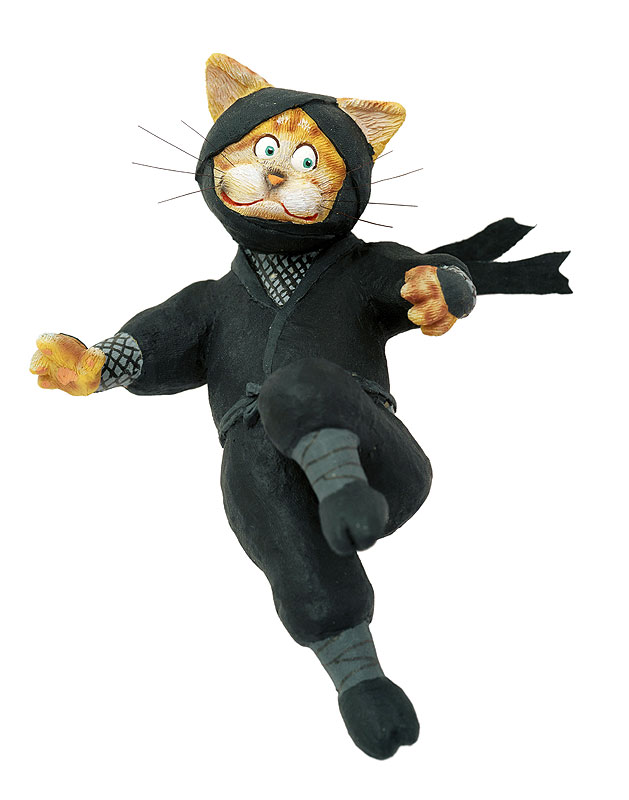 動物イラスト 黒い忍者服で軽快に走る猫