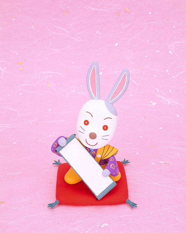  干支・卯(ウサギ)イラスト　巻物のメッセージボードを持つ着物姿のウサギ