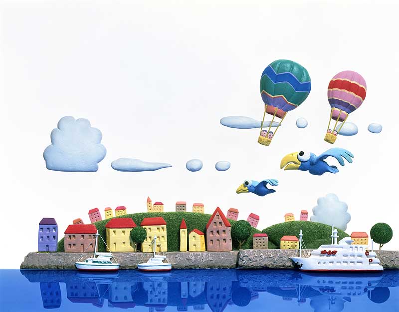 風景イラスト 立体 港と船と港町の上を鳥と飛行船が飛ぶ