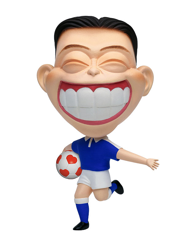 サッカーでゴールの笑顔イラスト サッカーボールを抱えて走るサッカー選手のサッカーでゴールの笑顔イラスト